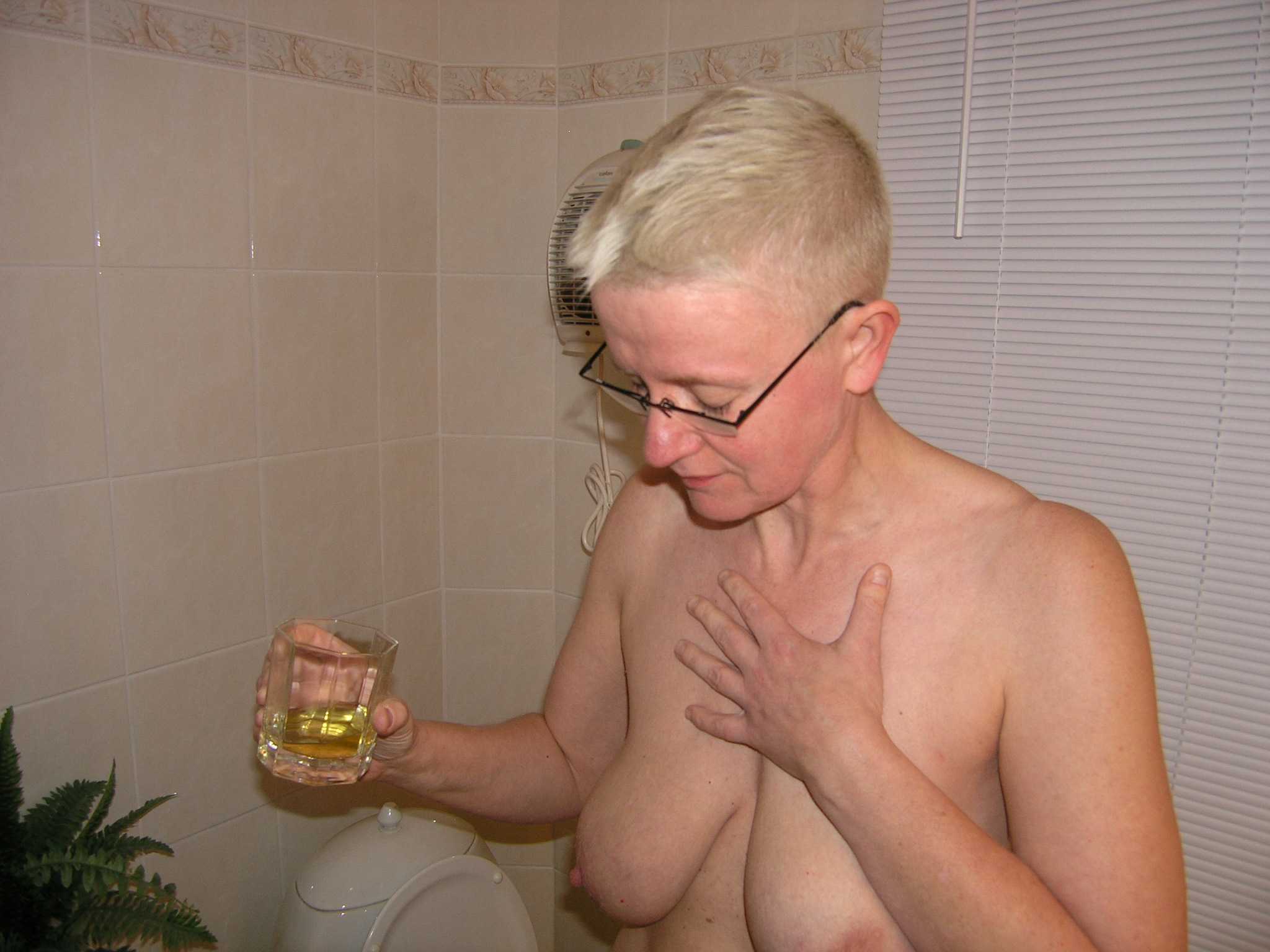 Mature piss drinkers TubeZZZ Porn Photos